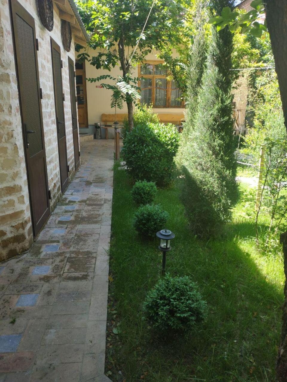 Sim Sim Hostel & Guest House Near The Church Samarkand Esterno foto