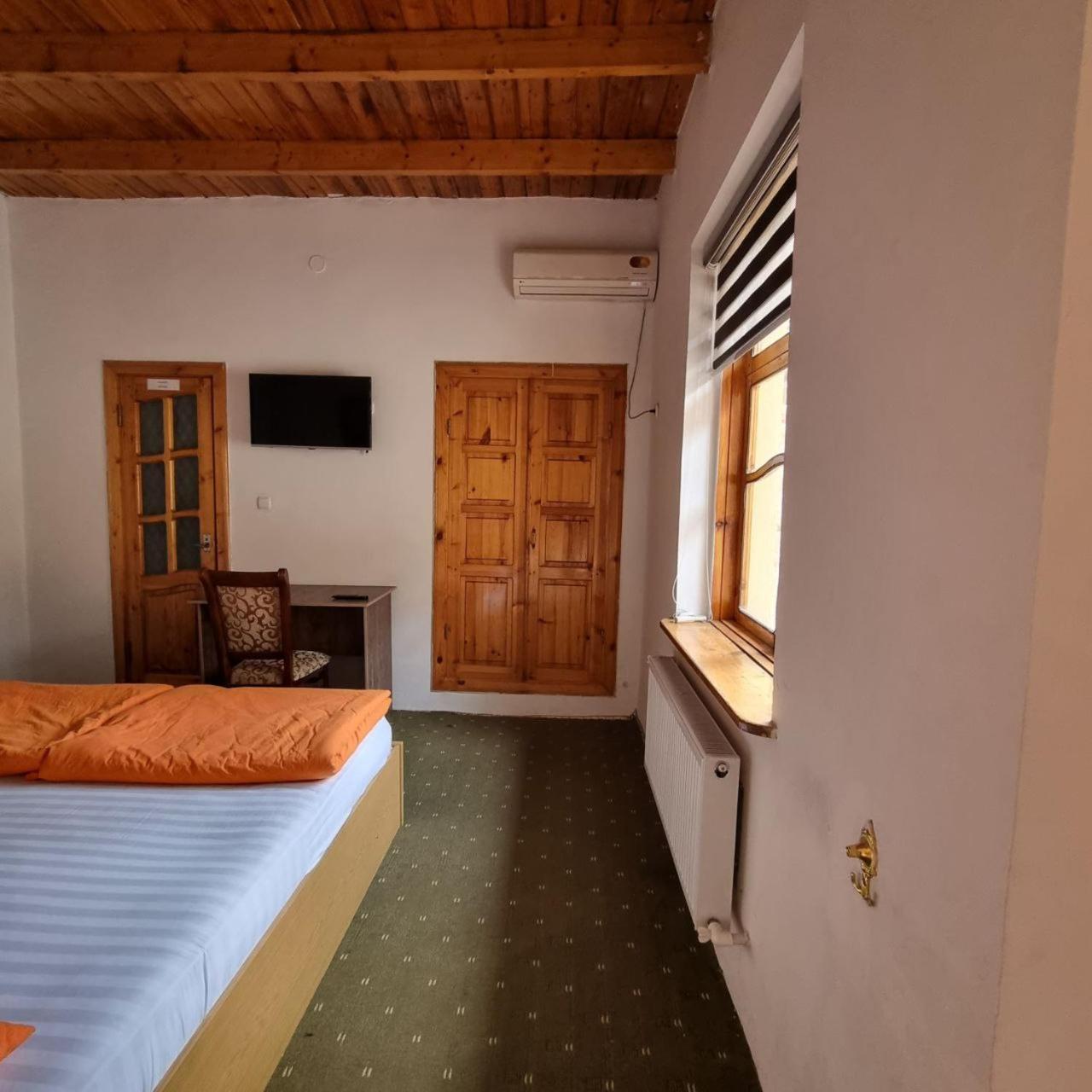Sim Sim Hostel & Guest House Near The Church Samarkand Esterno foto