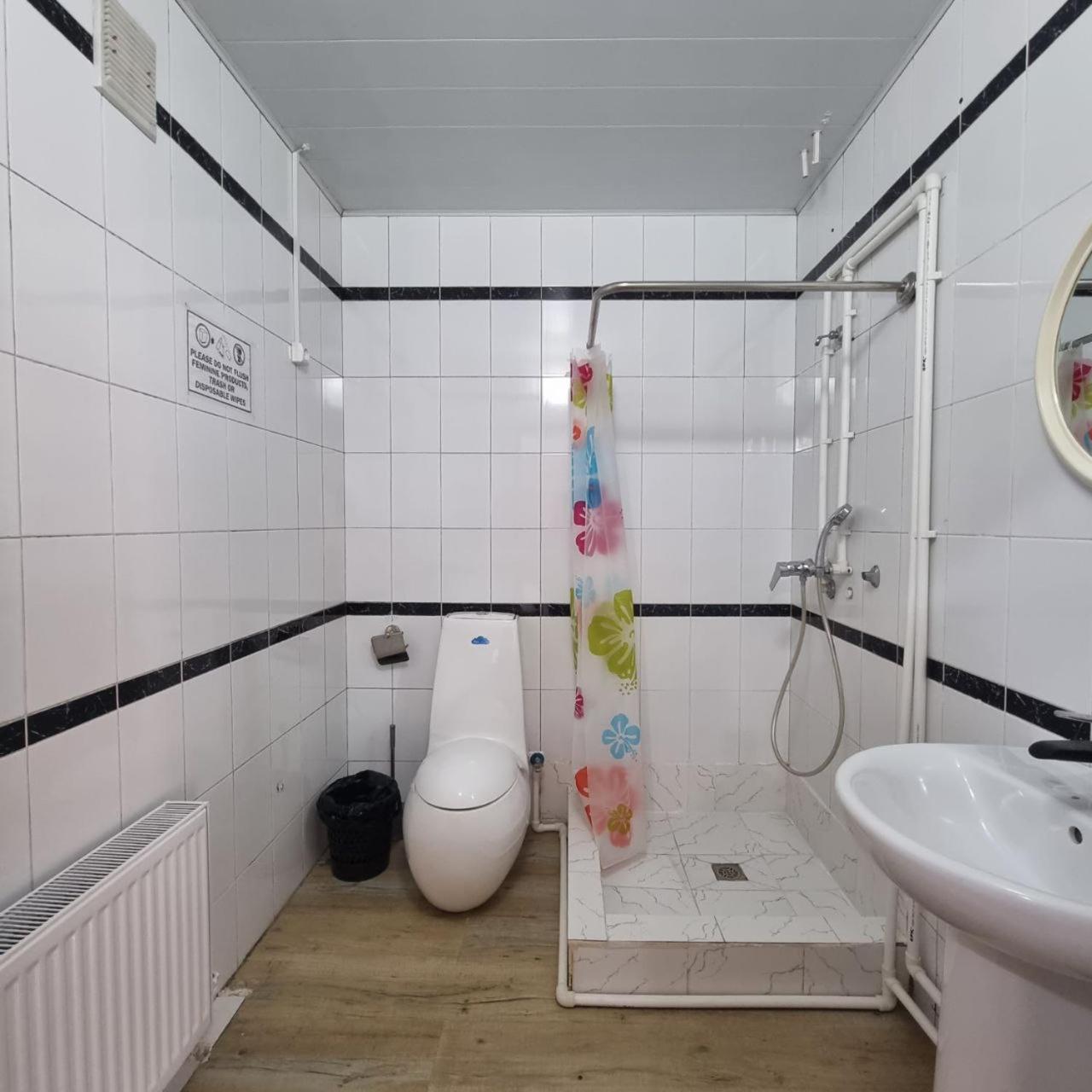 Sim Sim Hostel & Guest House Near The Church Samarkand Esterno foto