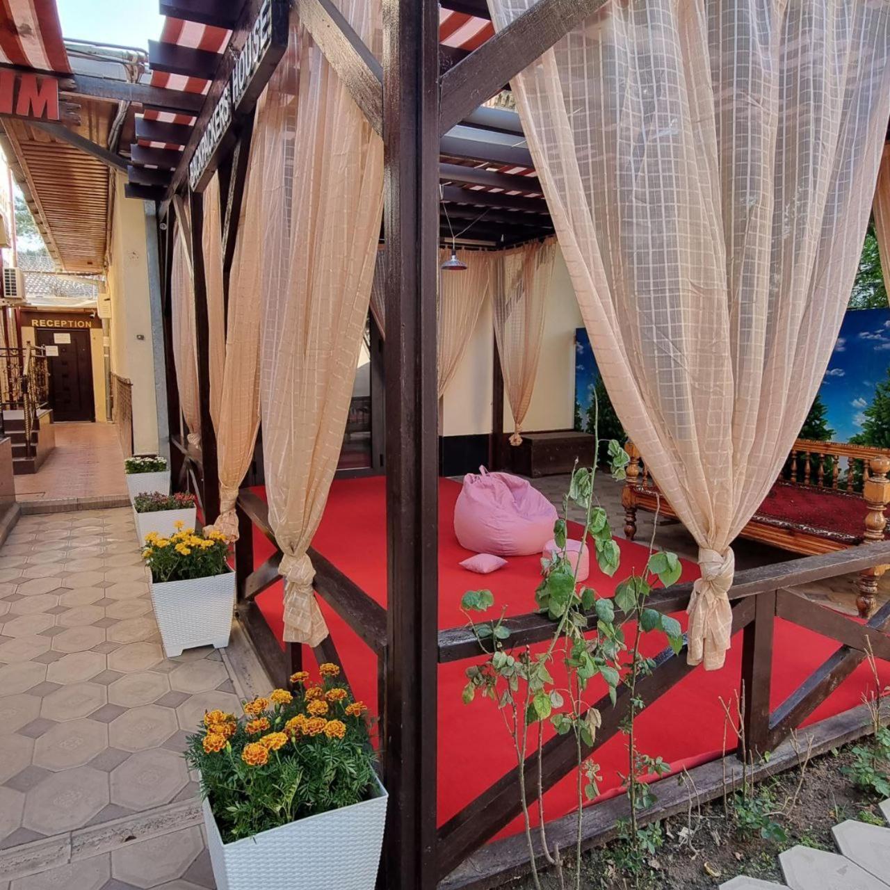 Sim Sim Hostel & Guest House Near The Church Samarkand Esterno foto