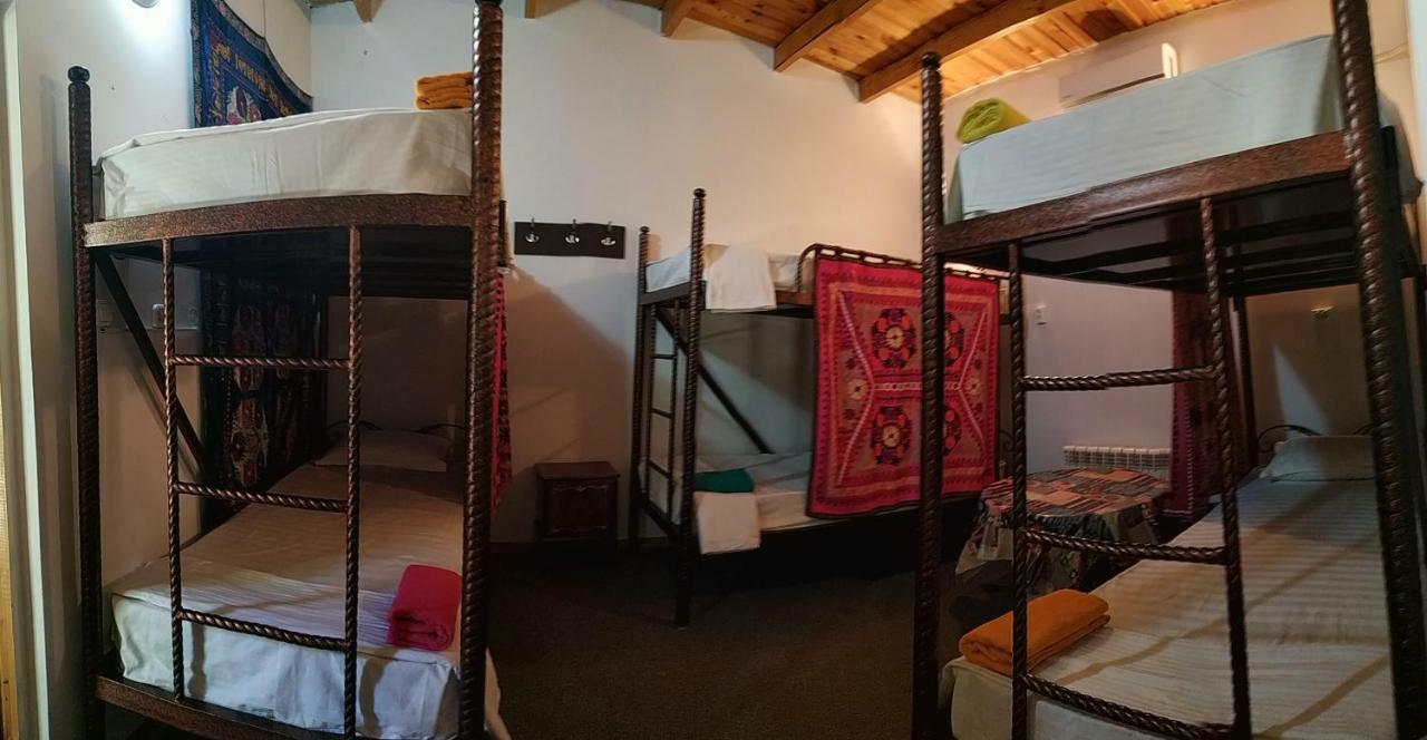Sim Sim Hostel & Guest House Near The Church Samarkand Esterno foto